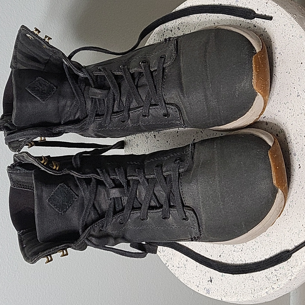 Reef Hi Top Lace Up Side Zip Shoe or Ankle Boot in Gray
